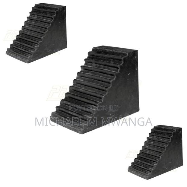 Recycled Rubber Wheel Stopper Chocks