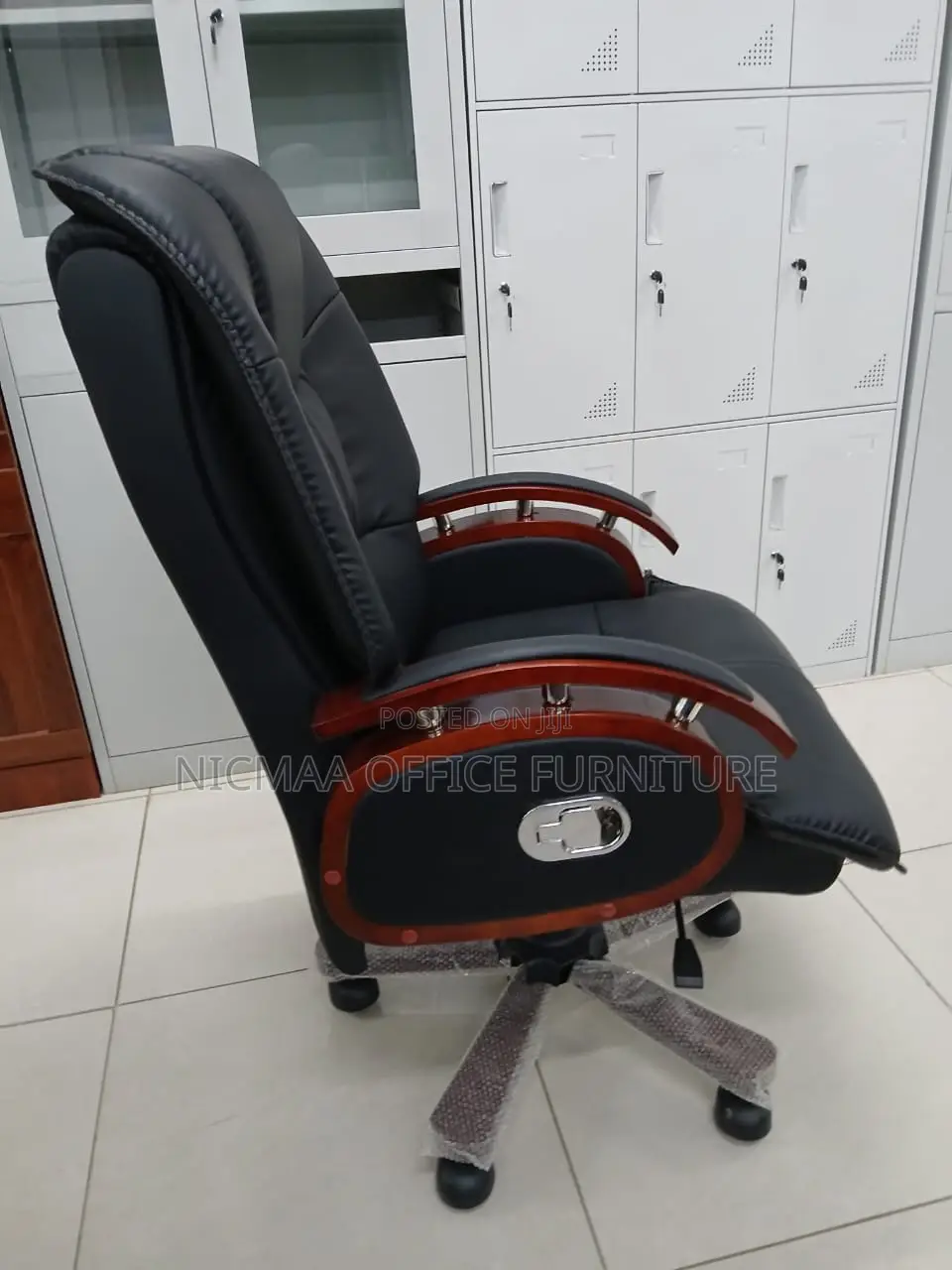 Premium Comfort With Classic Elegance Executive Seat