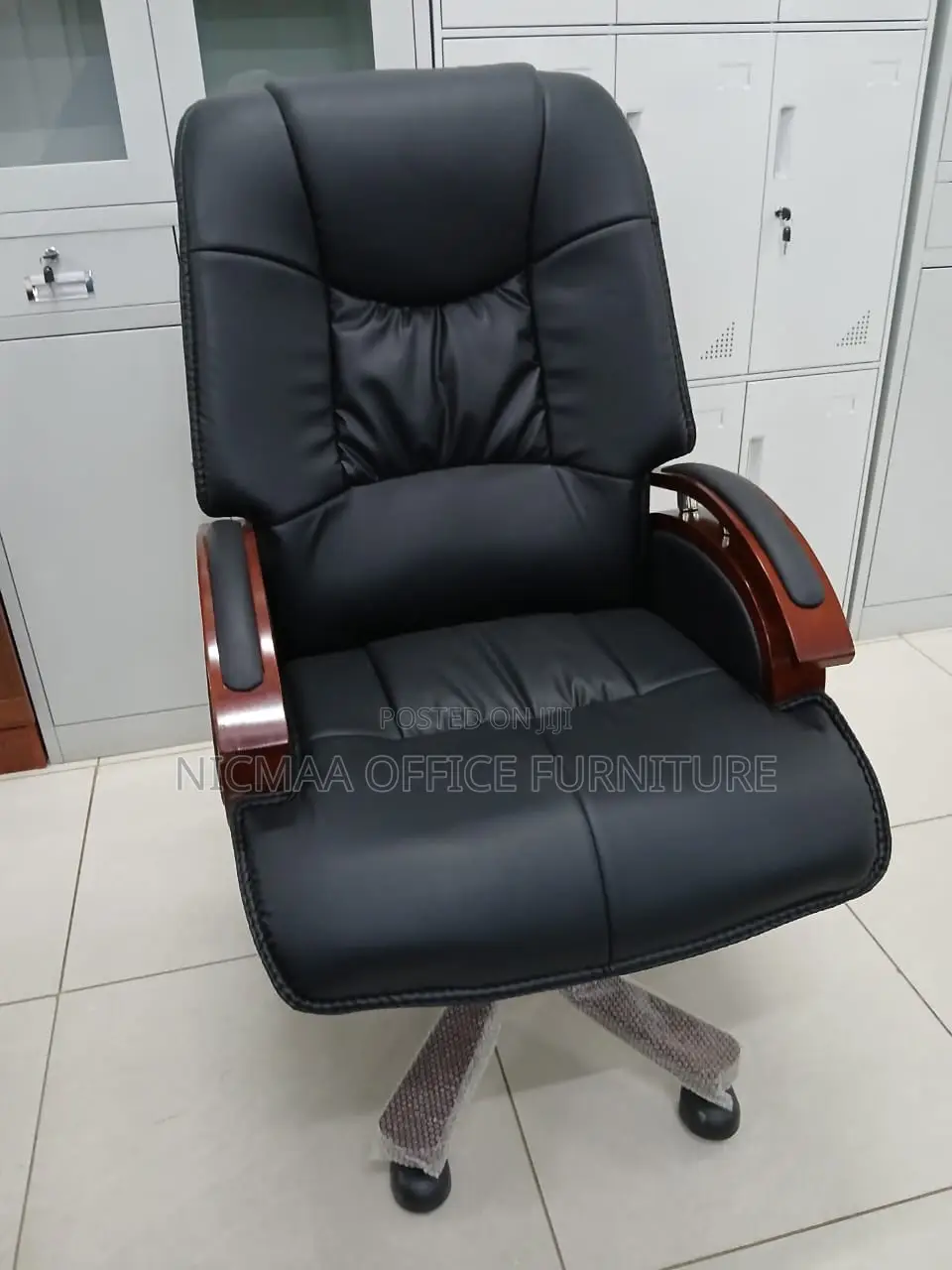 Premium Comfort With Classic Elegance Executive Seat