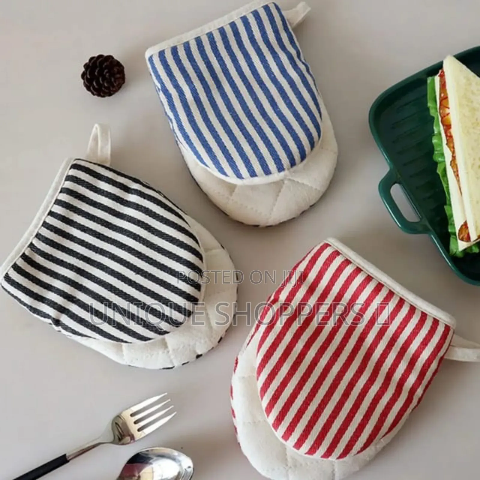 Heat Resistant Oven Gloves 
Colors;  and  
Cotton Material,