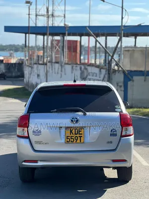 Toyota Corolla Fielder 1.5 Hybrid FWD 2014 Silver