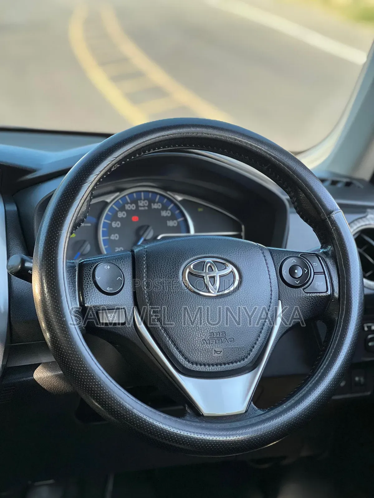 Toyota Corolla Fielder 1.5 Hybrid FWD 2014 Silver