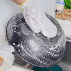 A Pair of Scrubbing/Scouring Gloves Make Dishwashing Faster,