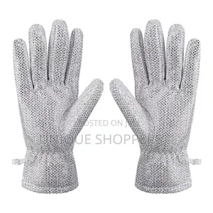 A Pair of Scrubbing/Scouring Gloves Make Dishwashing Faster,