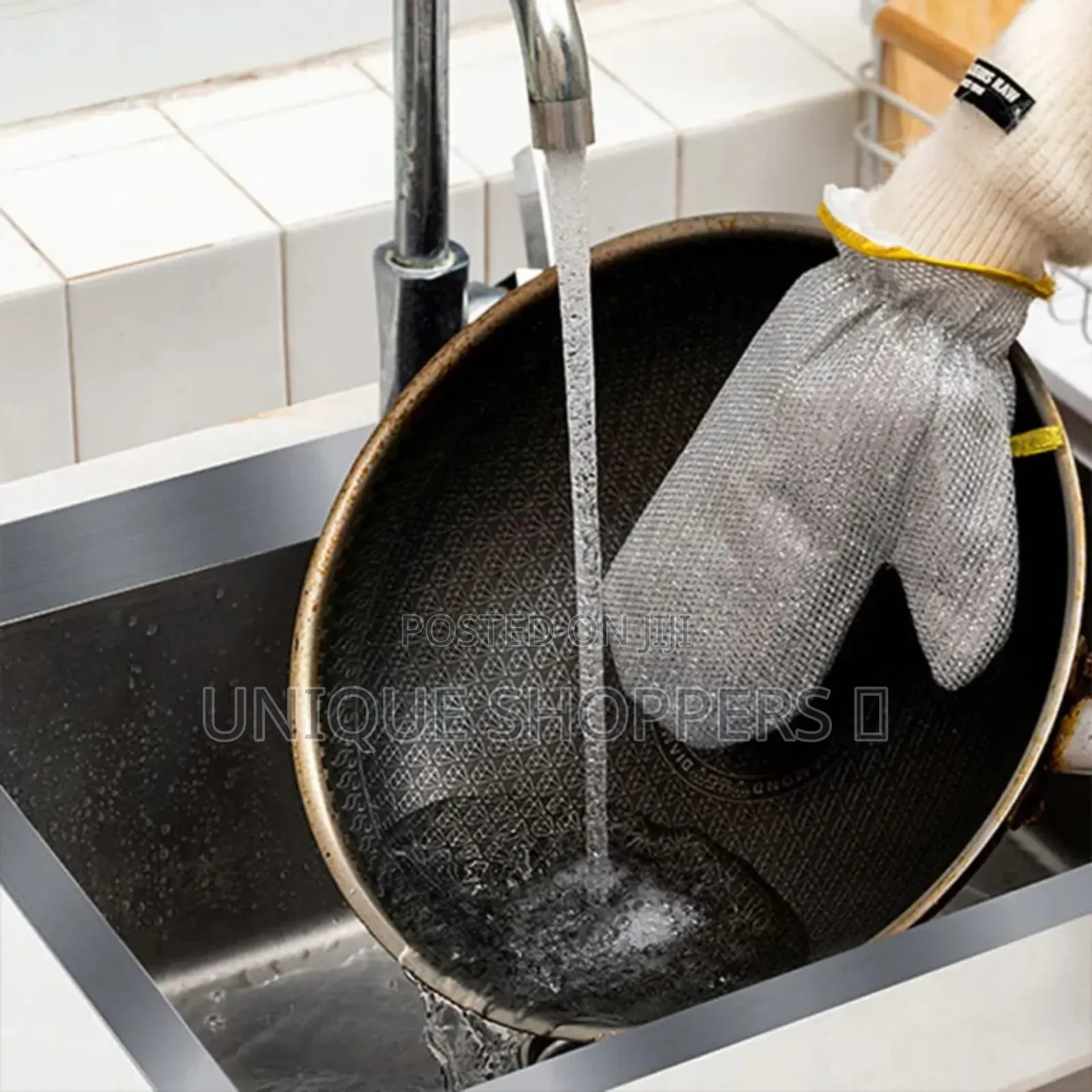 A Pair of Scrubbing/Scouring Gloves Make Dishwashing Faster,