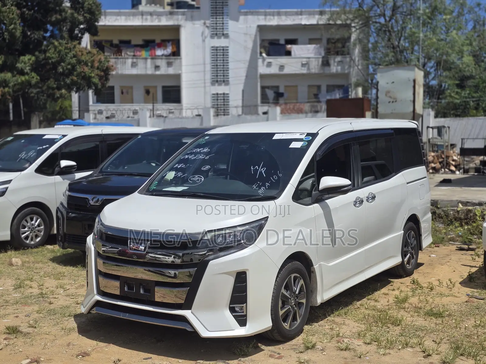 Toyota Noah 2018 White