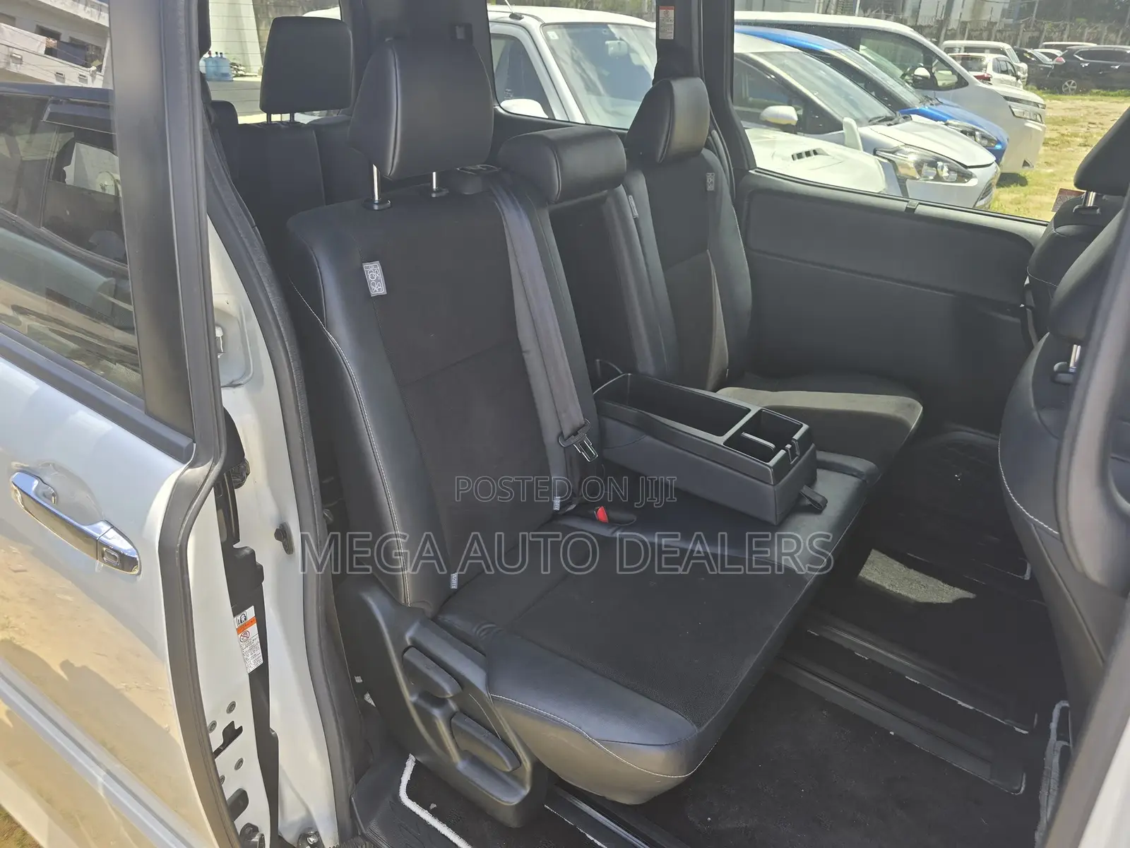 Toyota Noah 2018 White