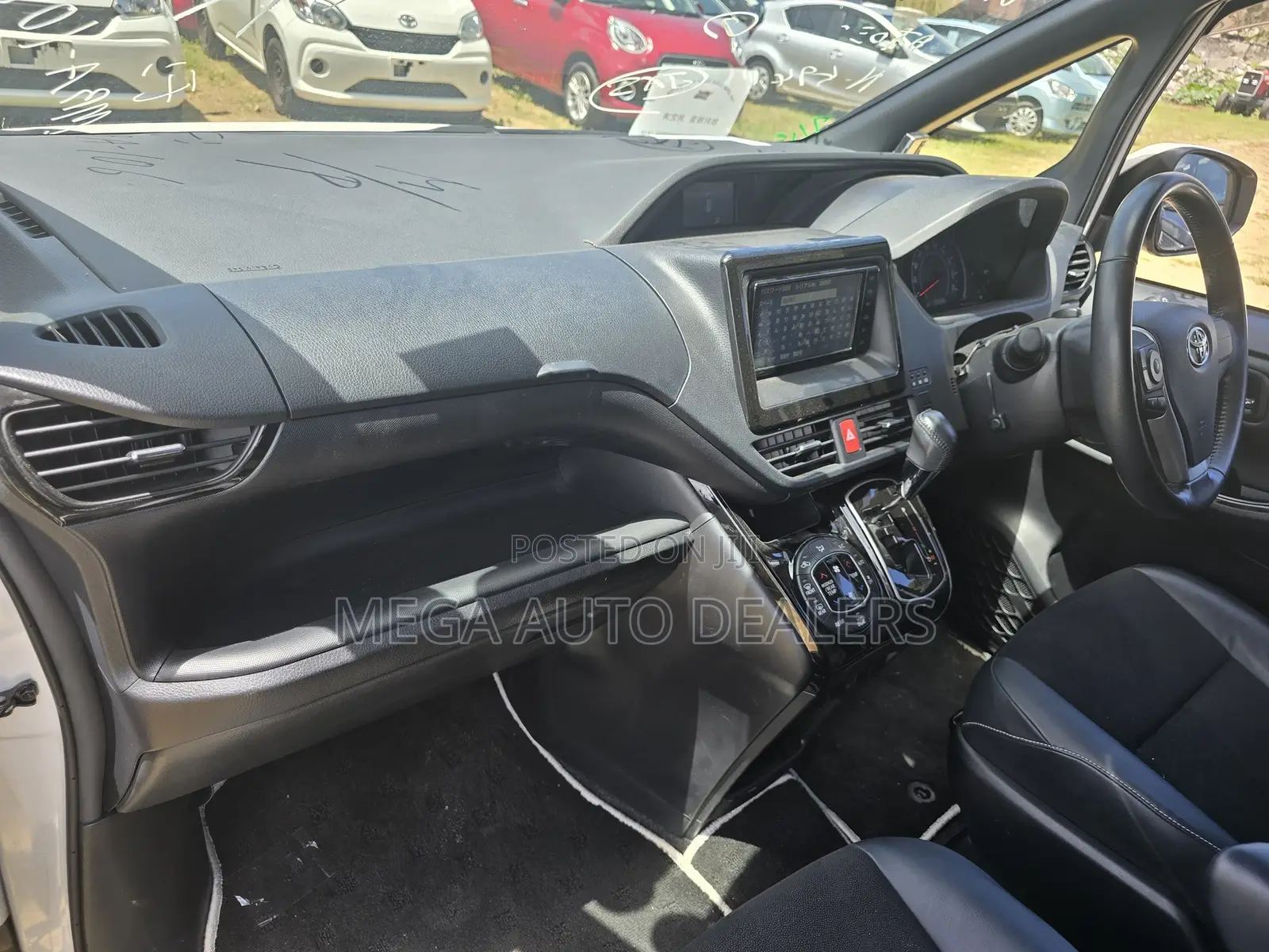 Toyota Noah 2018 White