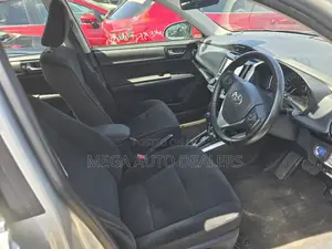 Toyota Axio 2018 Silver