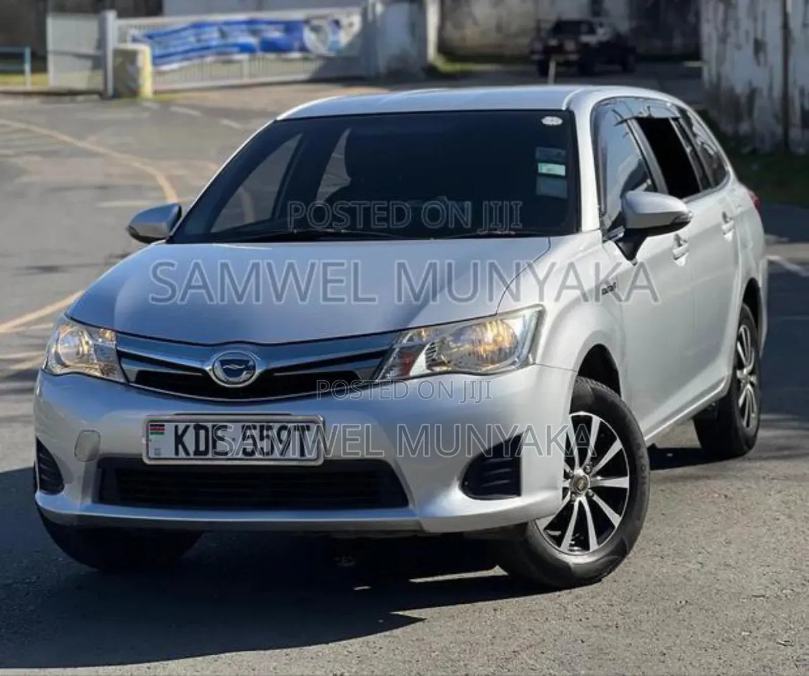 Toyota Corolla Fielder 1.5 Hybrid FWD 2014 Silver