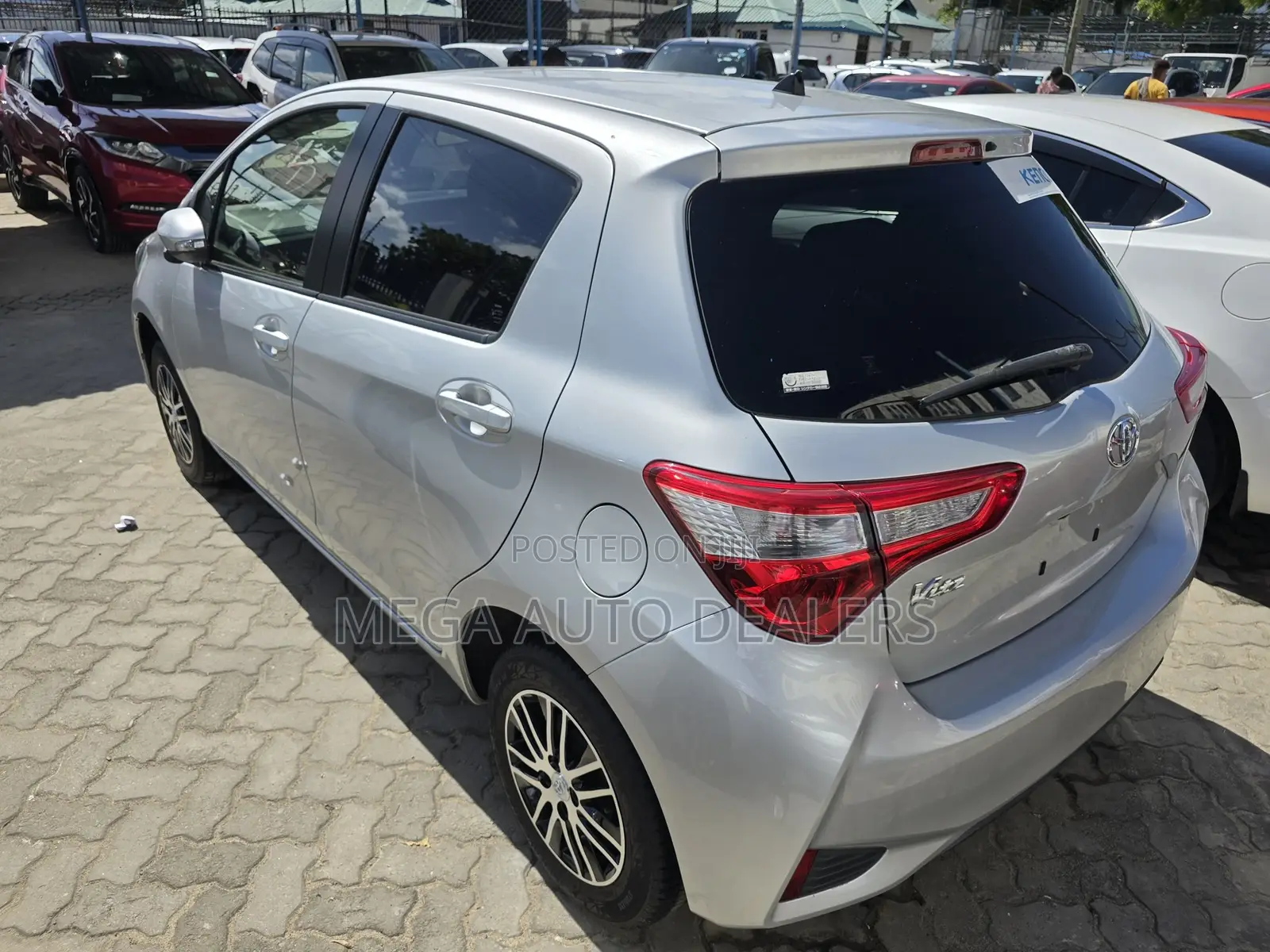 Toyota Vitz 2018 Silver