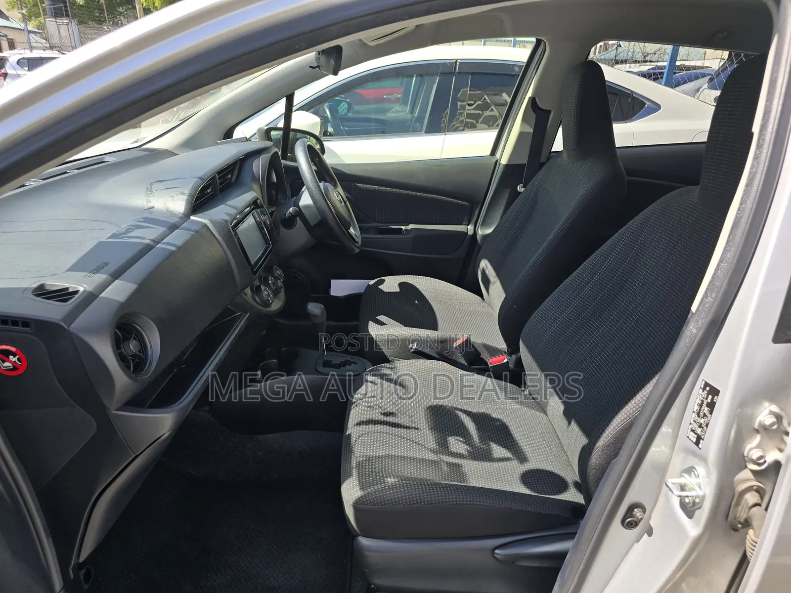 Toyota Vitz 2018 Silver
