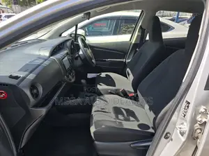 Toyota Vitz 2018 Silver