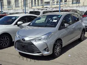 Toyota Vitz 2018 Silver