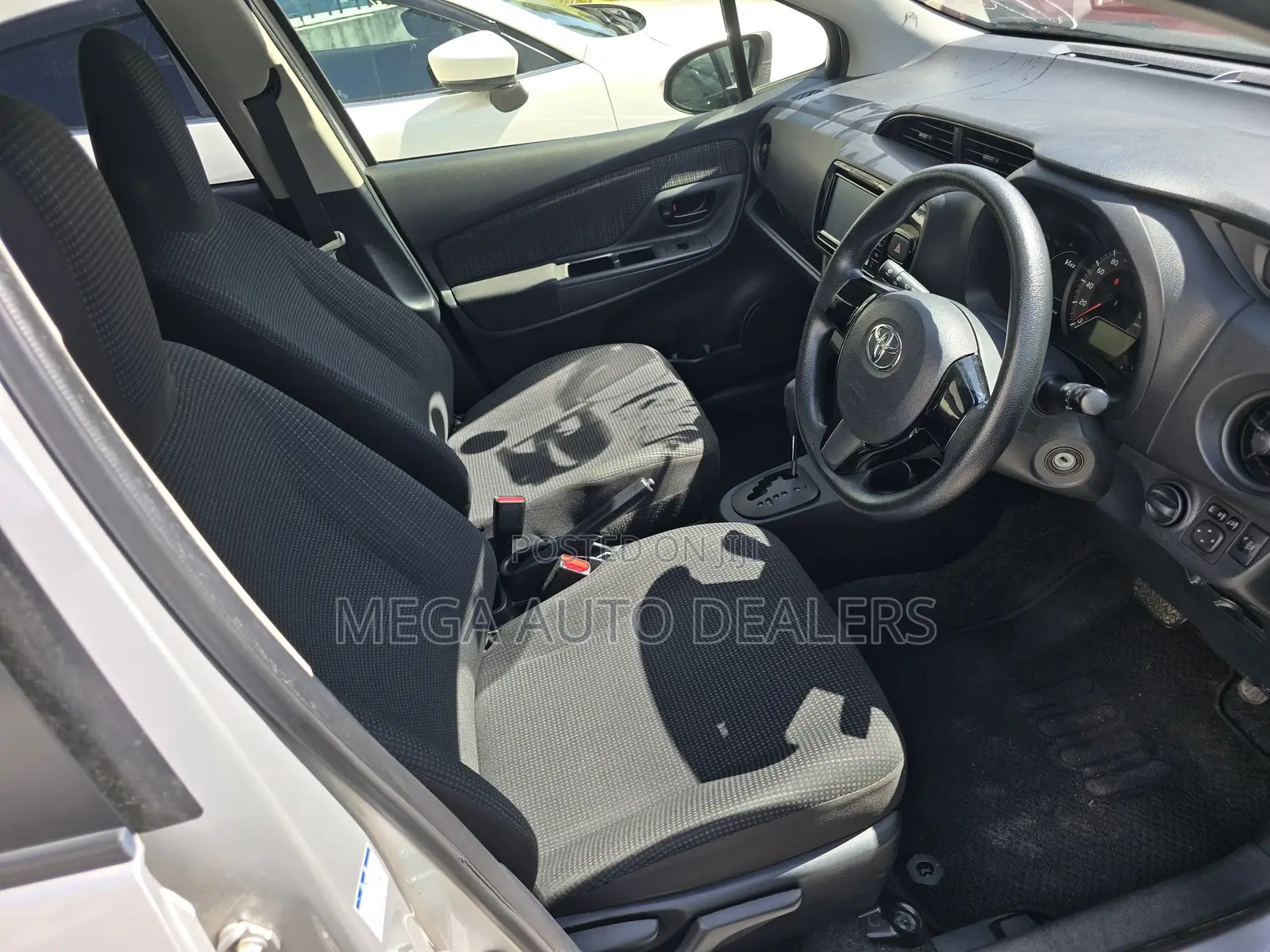 Toyota Vitz 2018 Silver