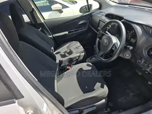 Toyota Vitz 2018 Silver