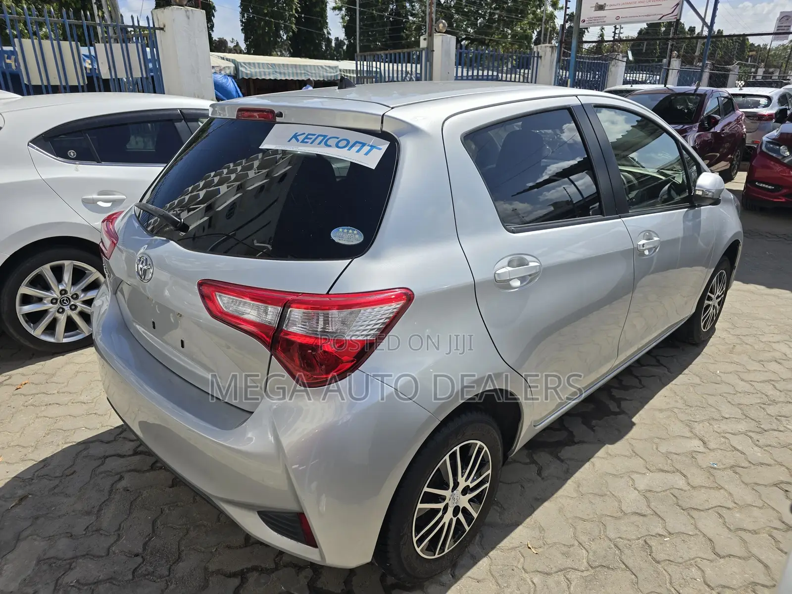 Toyota Vitz 2018 Silver