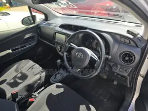 Toyota Vitz 2018 Silver