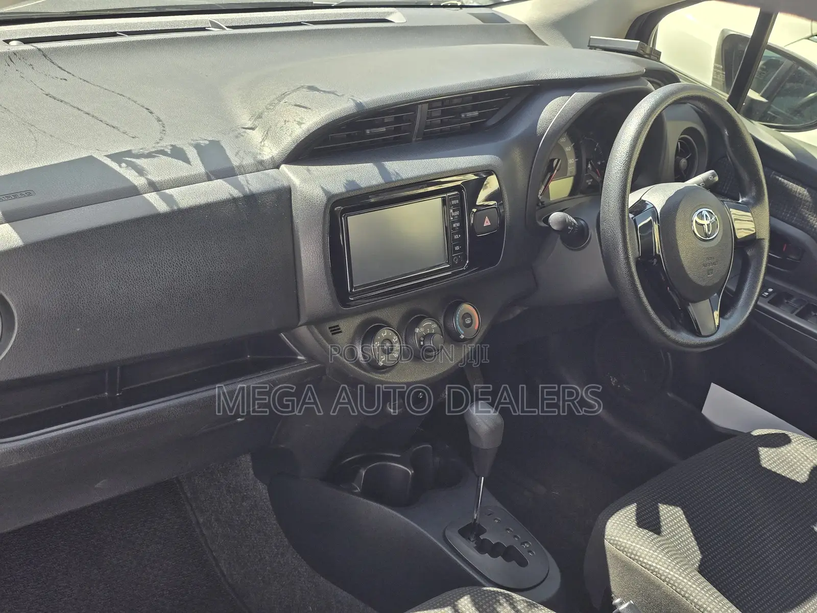 Toyota Vitz 2018 Silver
