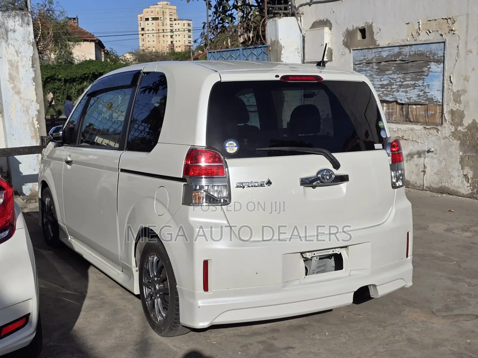Toyota Spade 2018 White