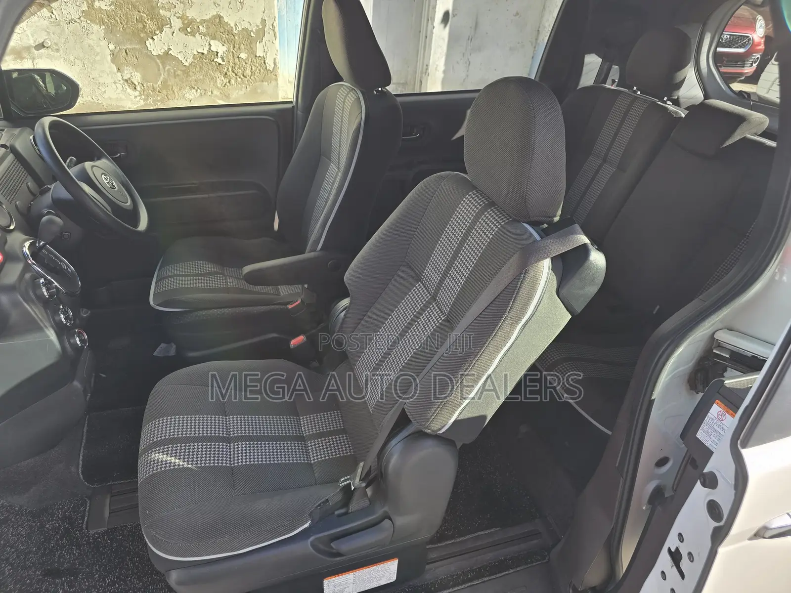 Toyota Spade 2018 White