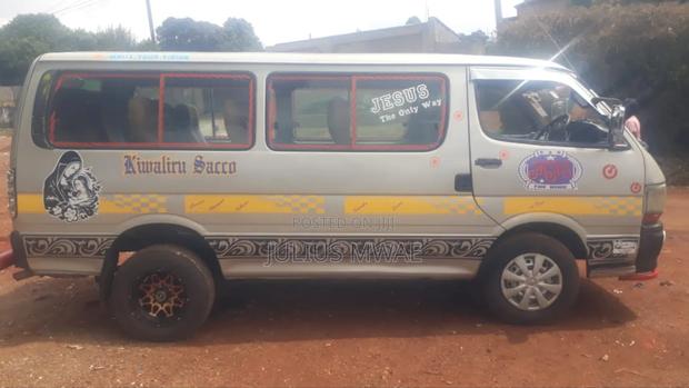 Toyota HiAce 2009 Grey - thumbnail 3