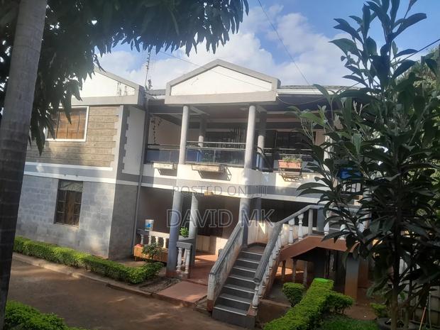 6 Bedrooms, 4 Ensuite - thumbnail 2