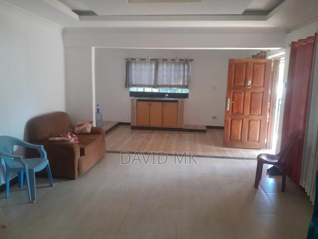 6 Bedrooms, 4 Ensuite - thumbnail 13