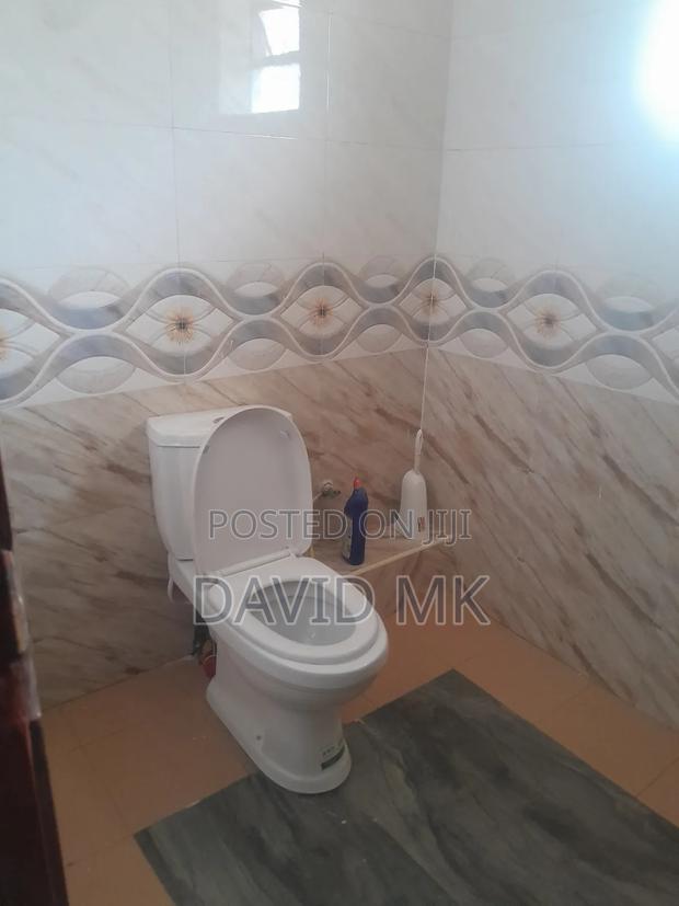 6 Bedrooms, 4 Ensuite - thumbnail 18