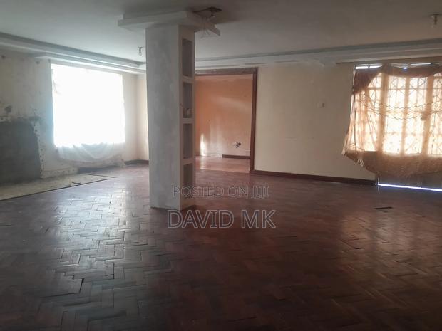 6 Bedrooms, 4 Ensuite - thumbnail 19