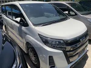 Toyota Noah 1.8 FWD Hybrid (7 seater) 2018 Pearl