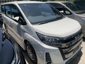 Toyota Noah 1.8 FWD Hybrid (7 seater) 2018 Pearl