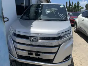Toyota Noah 2.0 FWD (8 Seater) 2018 Silver