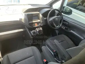 Toyota Noah 2.0 FWD (8 Seater) 2018 Silver