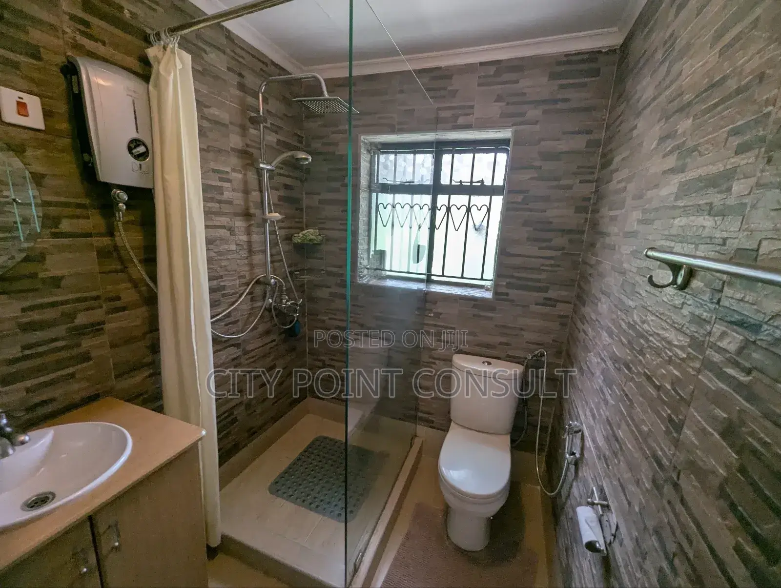 5bdrm Townhouse/Terrace in Raphta Road Area for sale