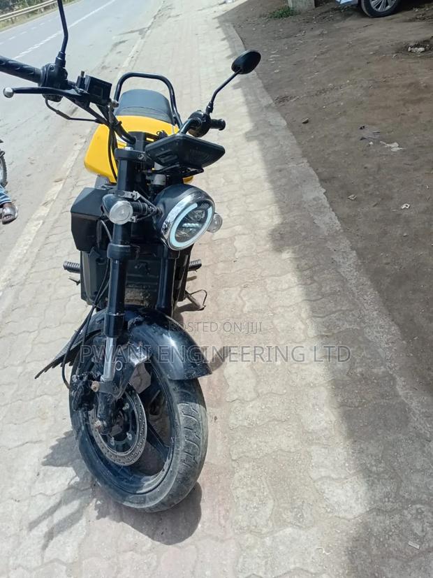Motorcycle 2024 Yellow - thumbnail 3