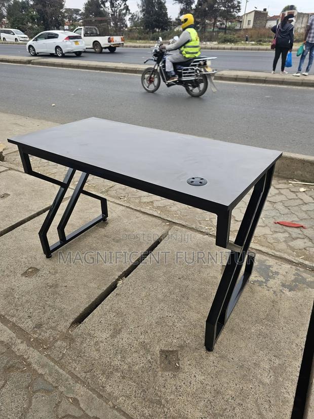 Office Desk Metallic Framework Vantage - main view