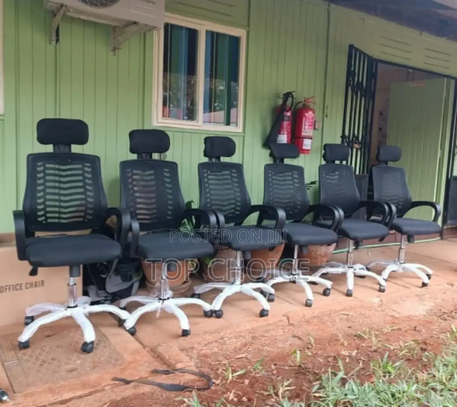 New Essential Headrest Chair