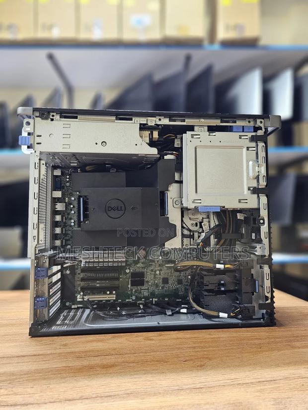 Desktop Computer Dell Precision 5820 16GB Intel Core I7 SSD 256GB - thumbnail 3