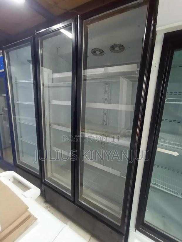 Double Door Showcasing Chiller