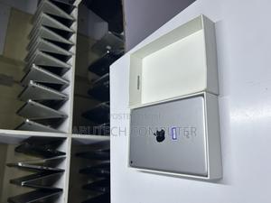 Apple iPad mini 4 128 GB Silver - main view