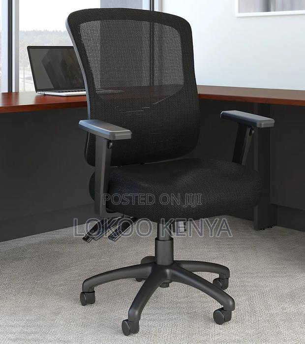 Office Chair : Black Rolling Mid-Back Office Chair