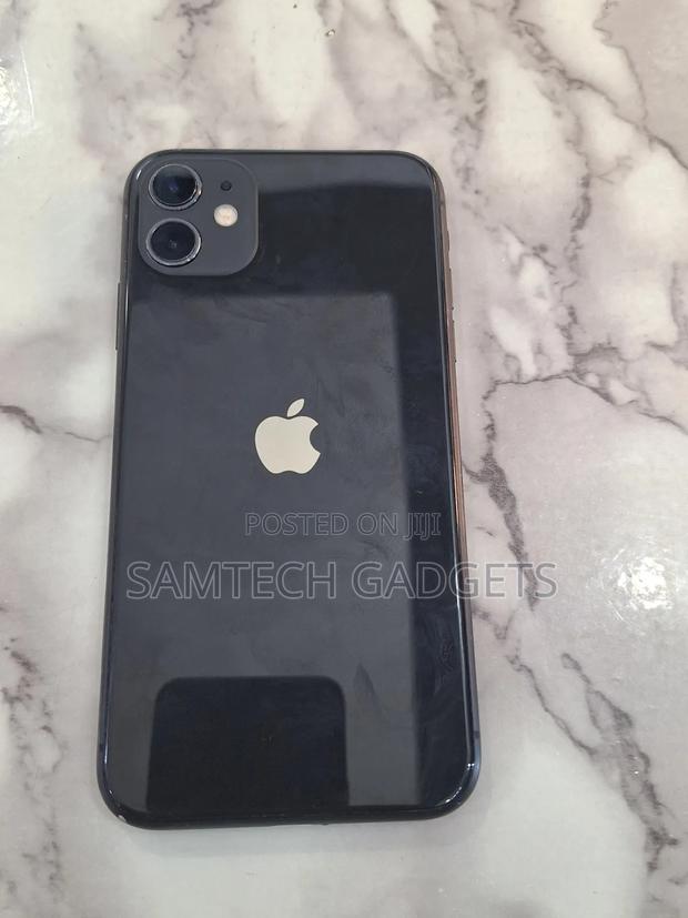 Apple iPhone 11 64 GB Black - main view