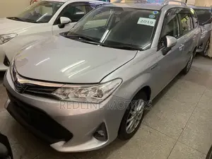 Toyota Corolla Fielder 1.5 Hybrid FWD 2019 Silver