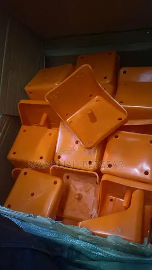 Livestock Nutrition Lick Brick Feeder for Holding Salt Blocks