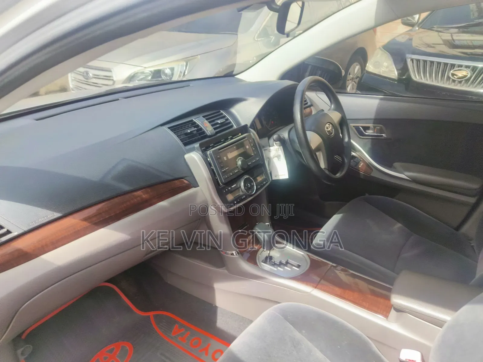 Toyota Premio 2017 Silver