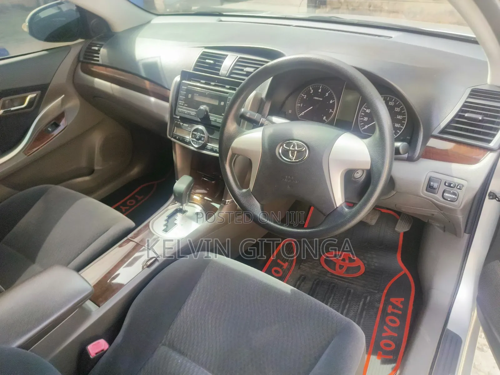 Toyota Premio 2017 Silver
