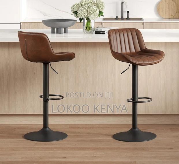 Barstool: Adjustable Height Counter Stool - thumbnail 4