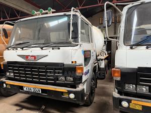 Hino Concrete Mixers - thumbnail 2