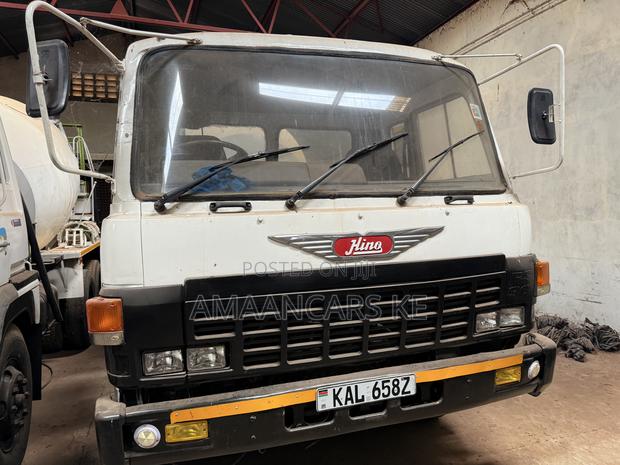 Hino Concrete Mixers - thumbnail 3